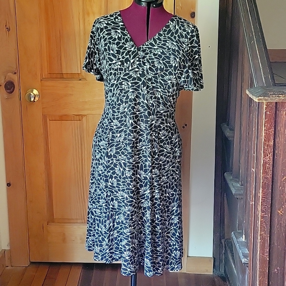 Chaps L black white floral print dress